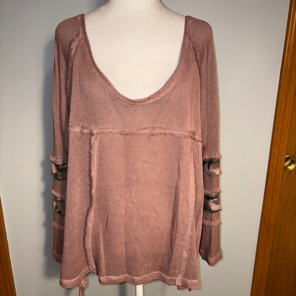 POL Size L Pink Distressed Camo Sleeve Mesh Knit Long Sleeve Top